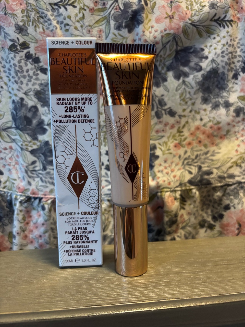 Charlotte Tilbury Beautiful Skin Foundation - Light Beige with Rose Gold Cap
